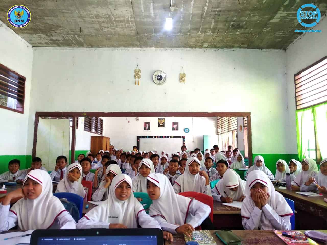 ANTUSIAS SISWA-SISWI MARDRASAH IBTIDAIYAH NEGERI SARI KELAPA BITUNG DALAM SOSIALISASI ANTI NARKOTIKA