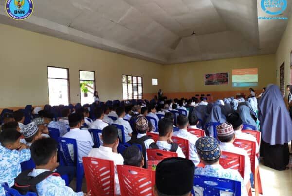 SOSIALISASI ANTI NARKOBA - PESANTREN ARAHAN BITUNG
