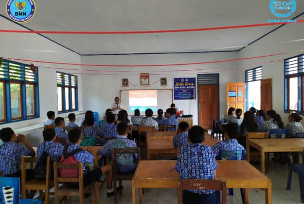 TAK DAPAT DIHALAHANGI OLEH JARAK! SOSIALISASI DI SMP PGRI TANDURUSA, BITUNG
