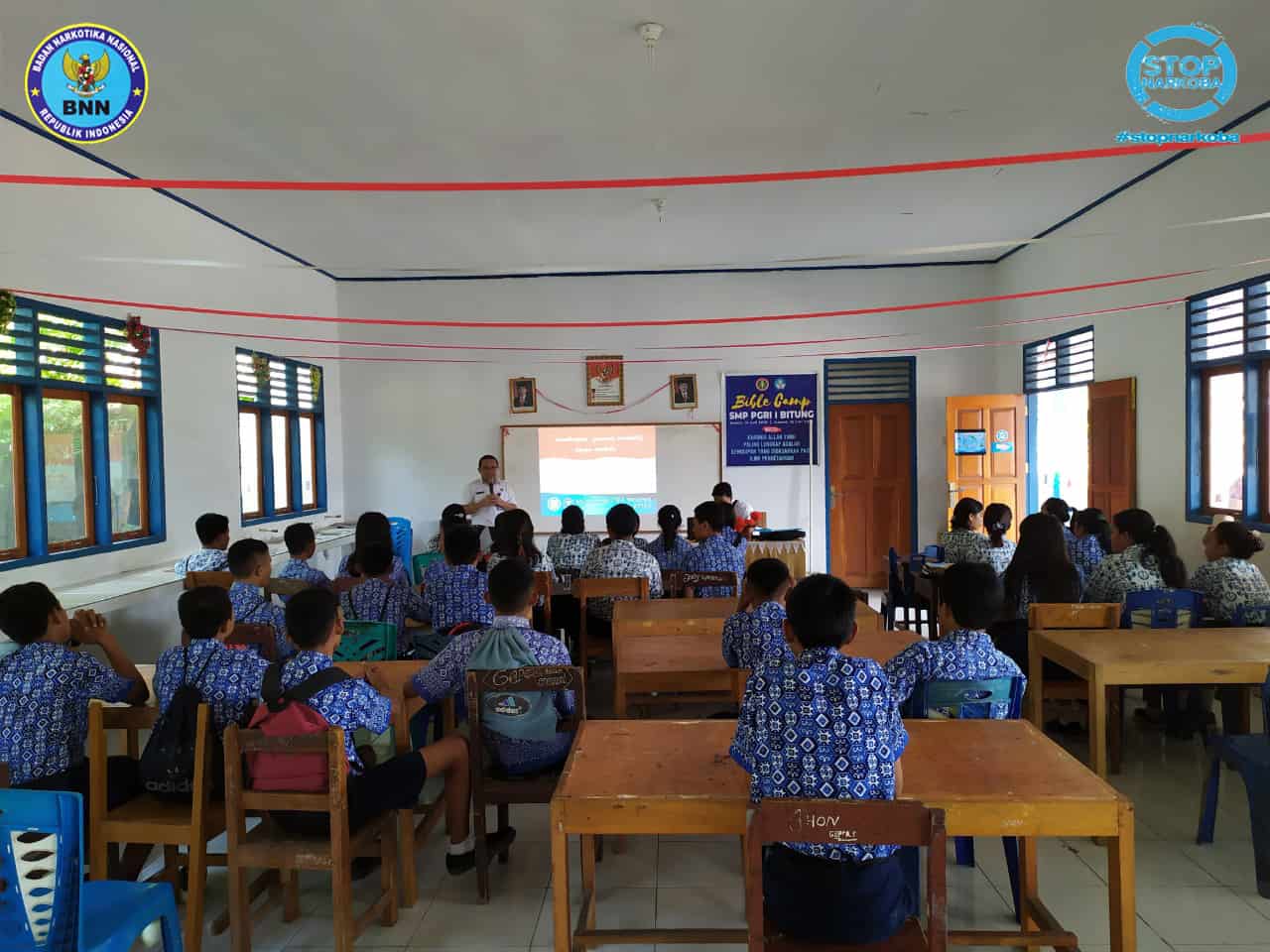 TAK DAPAT DIHALAHANGI OLEH JARAK! SOSIALISASI DI SMP PGRI TANDURUSA, BITUNG