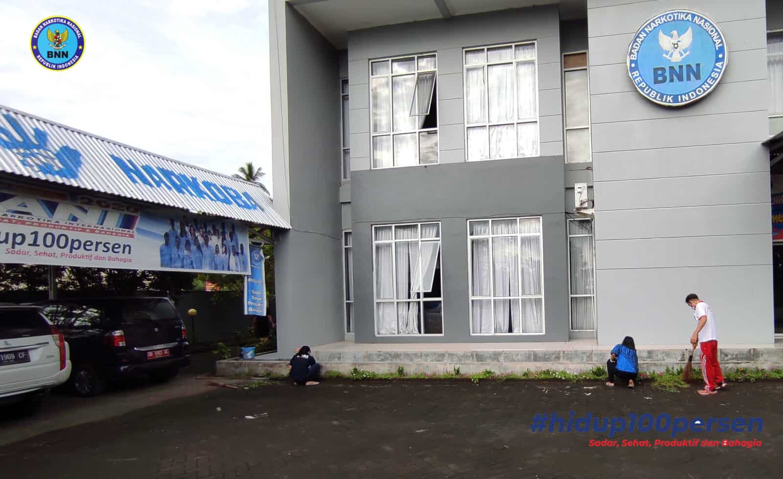 BEKERJA SAMA DALAM KERJA BAKTI PERDANA UNTUK HIDUP YANG SEHAT DAN PRODUKTIF BEKERJA SAMA DALAM KERJA BAKTI PERDANA UNTUK HIDUP YANG SEHAT DAN PRODUKTIF
