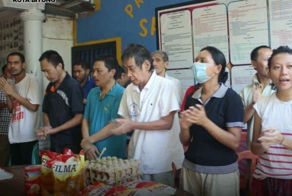BERBAGI DI DALAM KASIH PASKAH BERBAGI DI DALAM KASIH PASKAH